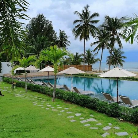 Tungtong Beach Villas Thap Sakae Exteriör bild