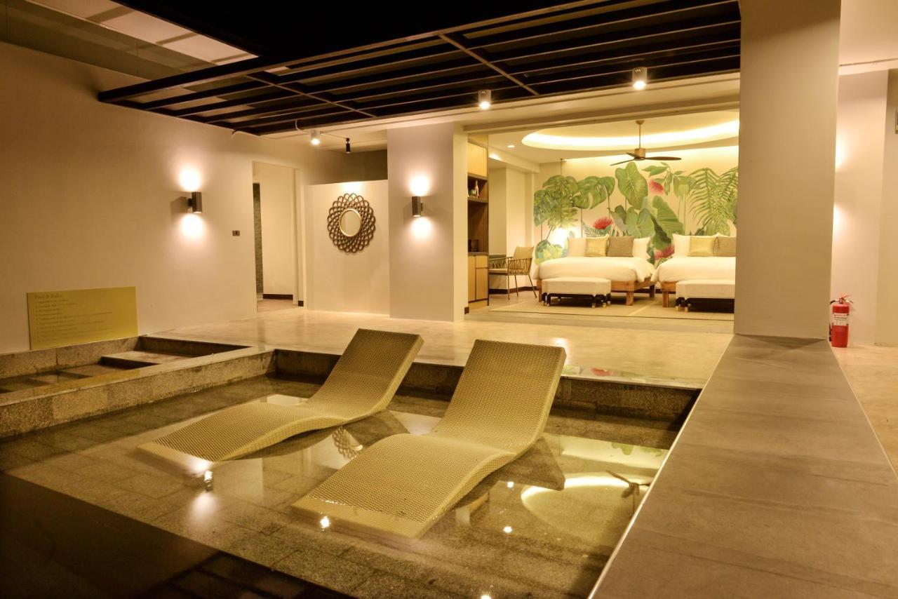 Tungtong Beach Villas Thap Sakae Exteriör bild