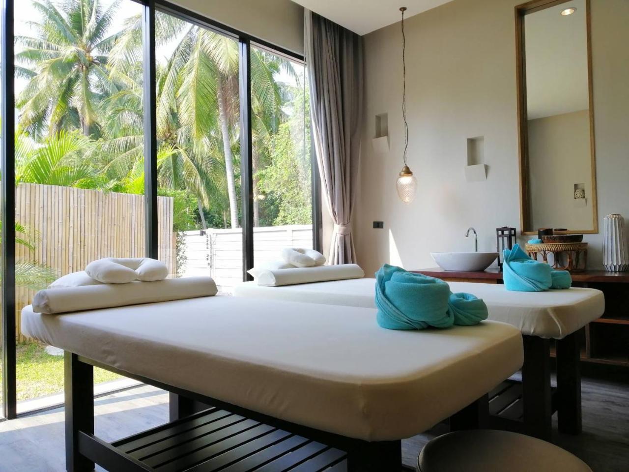 Tungtong Beach Villas Thap Sakae Exteriör bild
