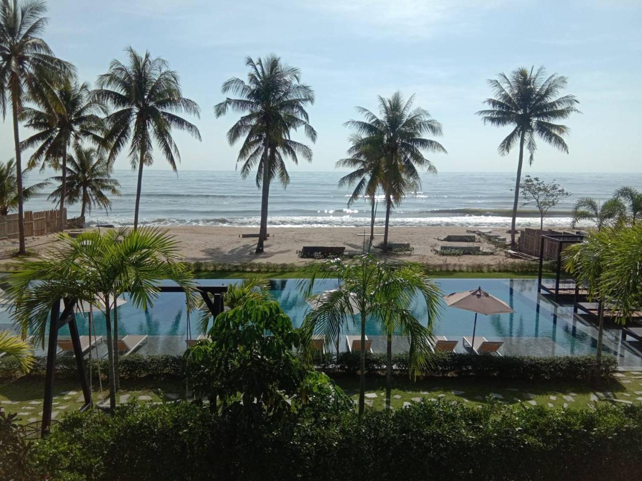 Tungtong Beach Villas Thap Sakae Exteriör bild